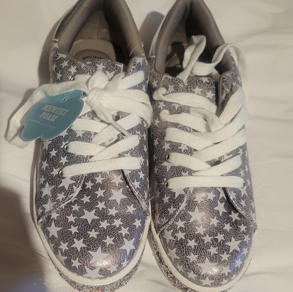 New Girls memory foam gym shoes